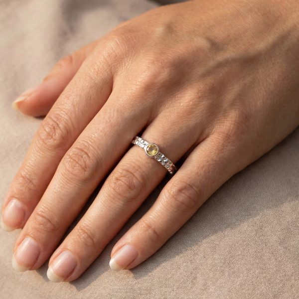 place_on_Woman_hand_ring_width_Nano_Banana_Pro_09087m