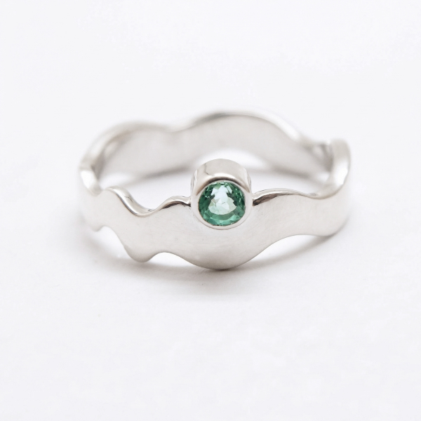 pierścionek srebrny fala z turmalinem